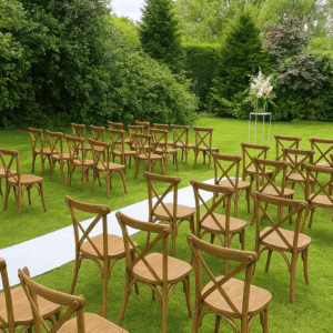 Houten stoelen huren bruiloft