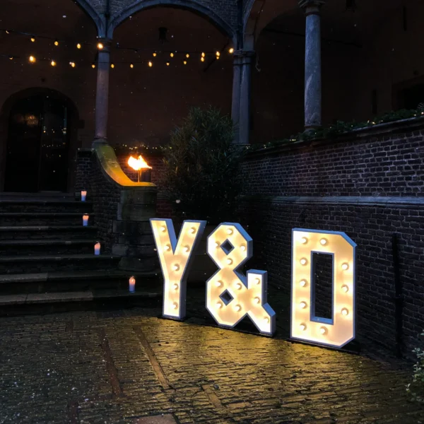 Initialen lichtletters
