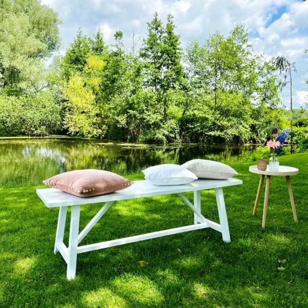 Wit houten bankje